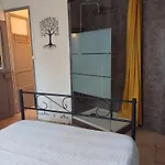 Petite Maison Dans La Campagne A 10 Mn A Pied Du Centre Ville