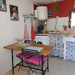 Petite Maison Dans La Campagne A 10 Mn A Pied Du Centre Ville