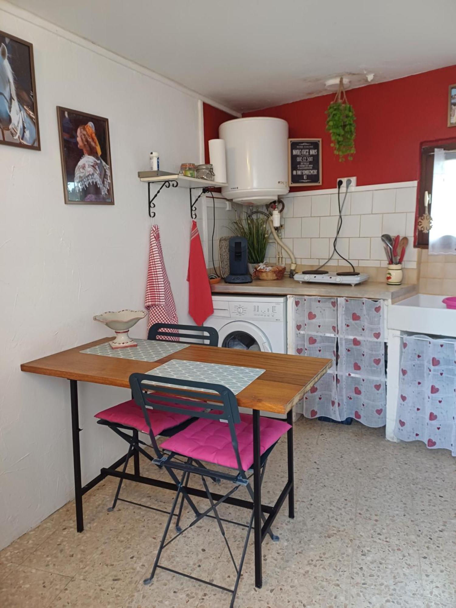 Casa vacanze Petite Maison Dans La Campagne A 10 Mn A Pied Du Centre Arles